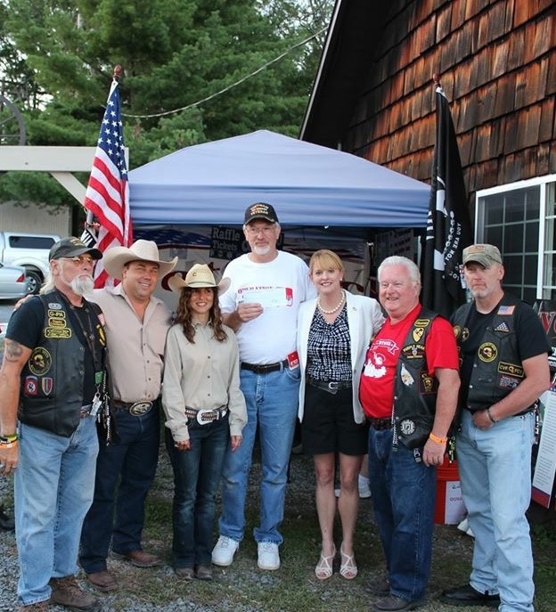 Al Compoly (center) Homeless Veterans Outreach Coordination for OCO-PA with VETSTOCK Team